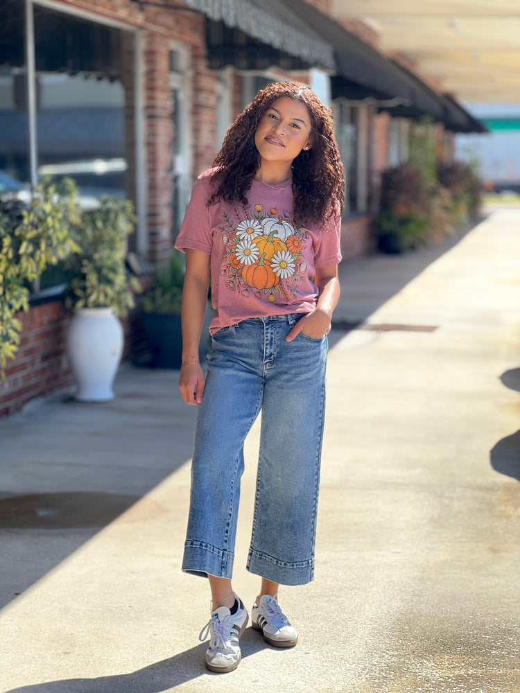 Pumpkin with Daisies Graphic Tee