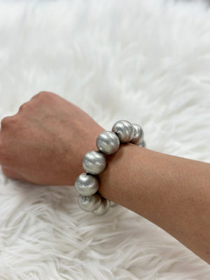 
            
                Load image into Gallery viewer, 20MM Silver Brass Ball Bracelet
            
        