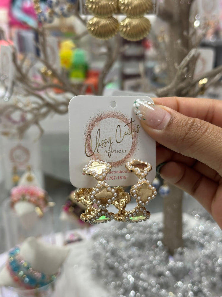 Pearl Lined Clover Hoops